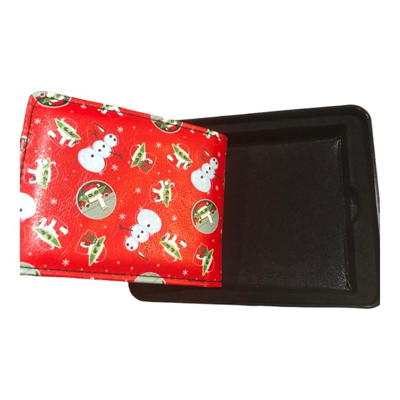 Star Wars red mandalorian snowman bifold wallet in black tin case new - Picture 4 of 9